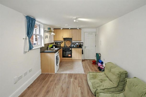 1 bedroom flat to rent - Photo 1