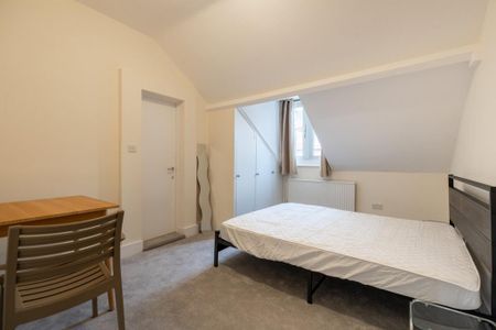 3 bedroom flat to rent - Photo 2