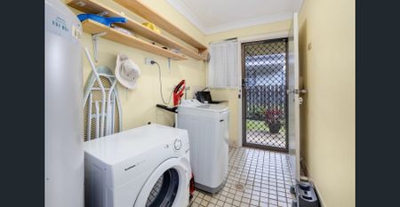 🏡 For Rent – 2-Bedroom Unit in Quiet West Kempsey Street - Photo 2