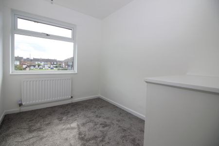 3 Bedroom End Terraced House - Photo 3