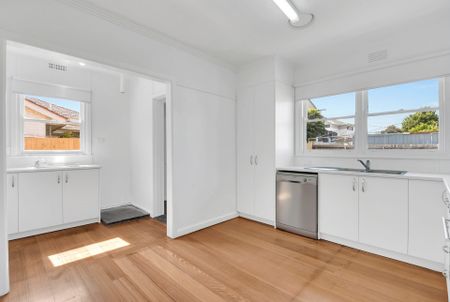 Comfortable Family Home in a Well-Connected Heidelberg West Location - Photo 5