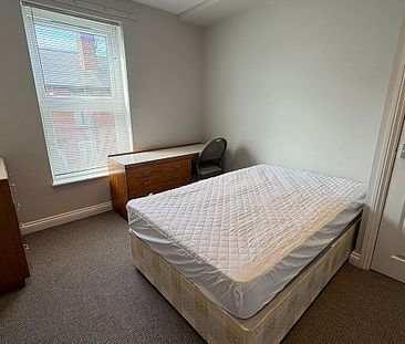 4-Bed Student Property in a Great Area - Photo 6