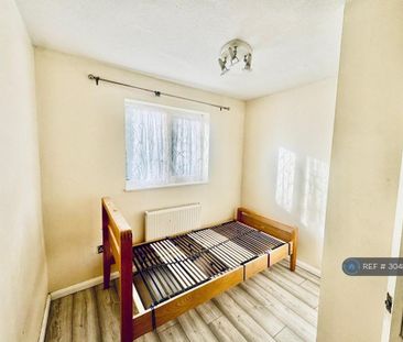 3 bedroom end of terrace house to rent - Photo 3