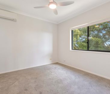 "THE BLUE HOUSE" - SPACIOUS FAMILY HOME DESIGNED OVER THREE LEVELS - Photo 4