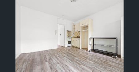 LARGE APARTMENT WITH LEAFY OUTLOOK | Besser+Co - Photo 5