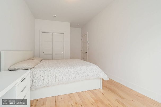 Charming apartment for rent in Ahuntsic West, with 2 bedrooms, an open-concept layout for the central living spaces, and a modern kitchen. - Photo 1