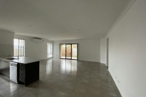 4 Bedroom Open Plan Living Home! - Photo 1