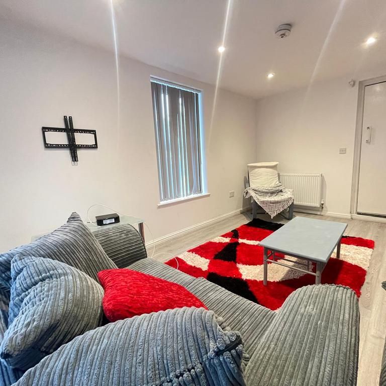 7 bedroom townhouse to rent - Photo 1