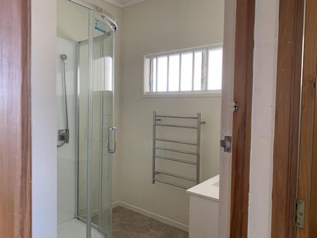 Charming two bedroom - Photo 4