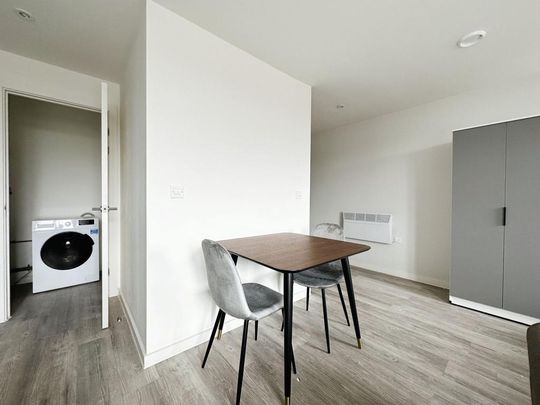 Studio to rent - Photo 1