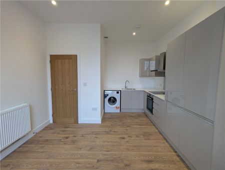 A lovely modern one bedroom flat close to the train station and city centre - Photo 3