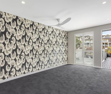 Architecturally Designed Luxury Residence in the Heart of Queens Park - Photo 2