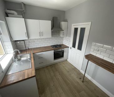 2 bedroom end of terrace house to rent - Photo 3