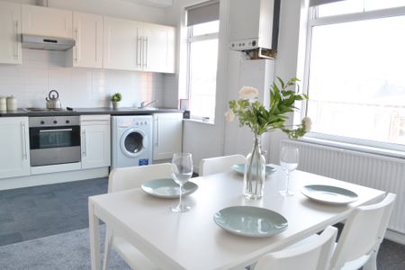 Top Flat, 30 Ebor Place, LS6 1NR, Leeds - Photo 4