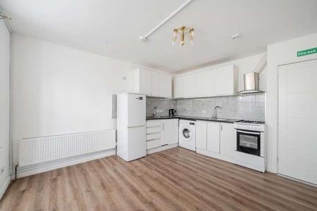 Goldbeaters Grove, Edgware, HA8 - Photo 4