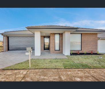 Stunning 4-Bedroom Home with Modern Amenities - Photo 1