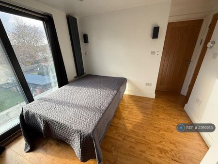 1 bedroom in a house share to rent - Photo 5