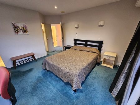 Available now 2BR Penthouse Central Welly Apt! - Photo 5