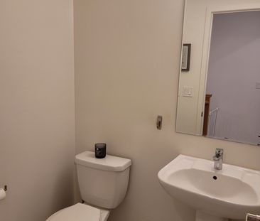 For Lease - 196 Salterton Circle, Vaughan, Ontario - Photo 4