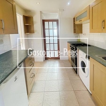 Brighton Hill, RG22 - Photo 3