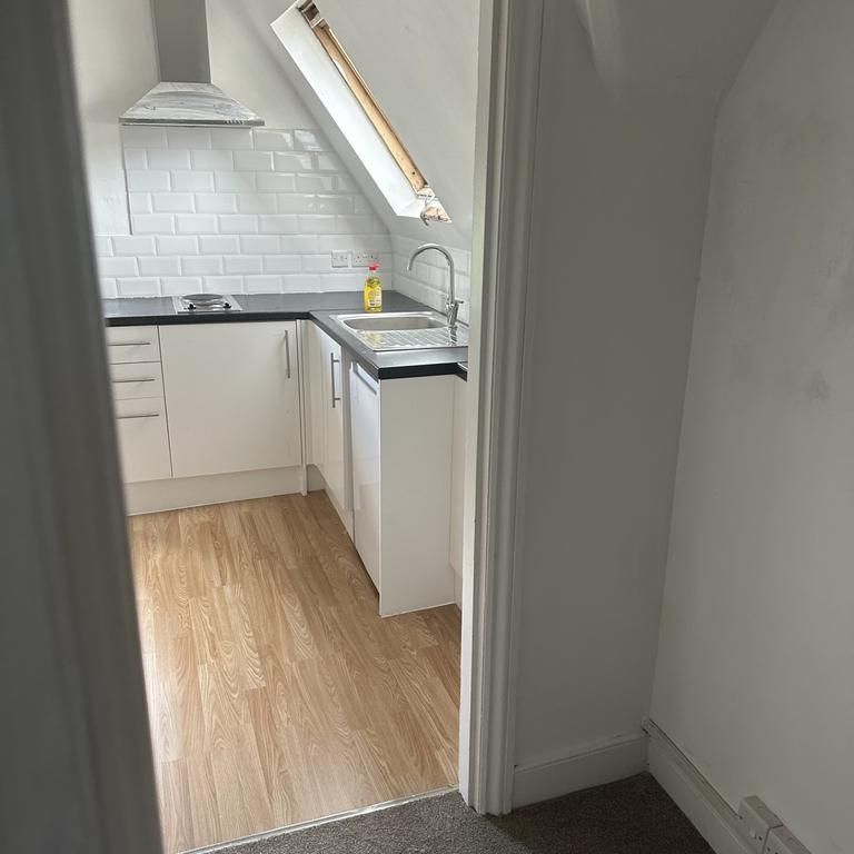 Studio to rent - Photo 1