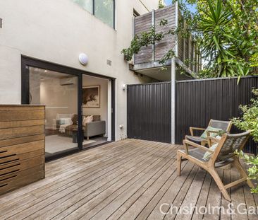 A Sunny Slice of Courtyard Seclusion - Photo 4