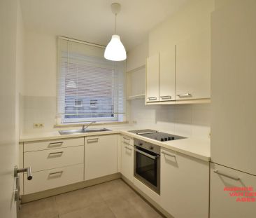 Ruim appartement met 2 slaapkamers in het hart van Sint-Andries - Photo 4