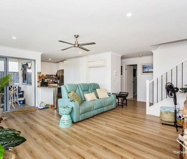 Renovated Apartment with Views - Photo 4