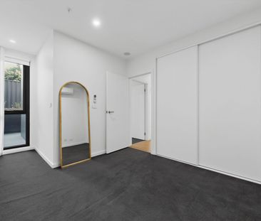 Stylish apartment with large courtyard - Photo 6