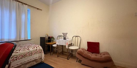 1 bedroom in a flat share to rent - Photo 3