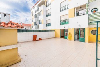 APARTAMENTO T2 NO ARNEIRO - CARCAVELOS