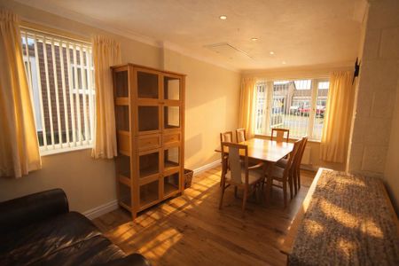 4 bedroom detached house to rent - Photo 2