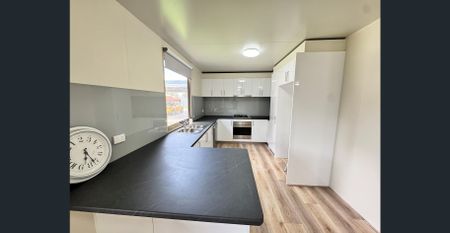 Fresh 2‑Bedroom Unit with Garage - Photo 4