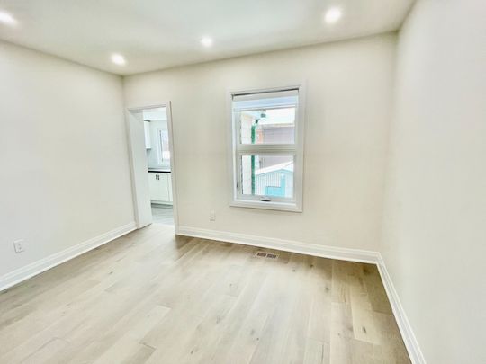 For Lease - 20 St Clair Gardens Unit# Upper, Toronto, Ontario - Photo 1