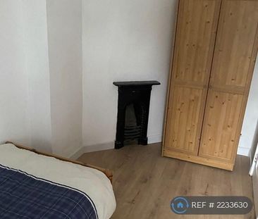 2 bedroom end of terrace house to rent - Photo 5