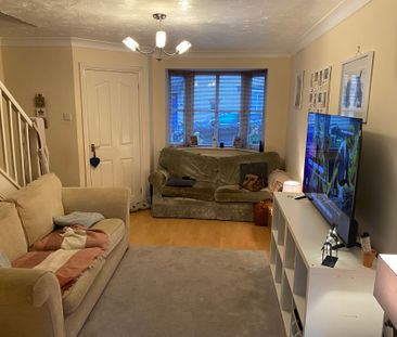 A two bedroom mid-terrace property with two double bedrooms, garage... - Photo 6