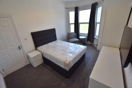 1 bedroom in a house share to rent - Photo 3