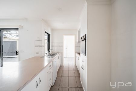 Spacious Family Home in Prime Hoppers Crossing Location - Photo 4