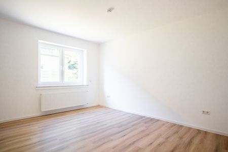 Kernsanierte Erdgeschosswohnung mit Garten, Einbauküche und Wintergarten in Bielefeld Stieghorst - Photo 3