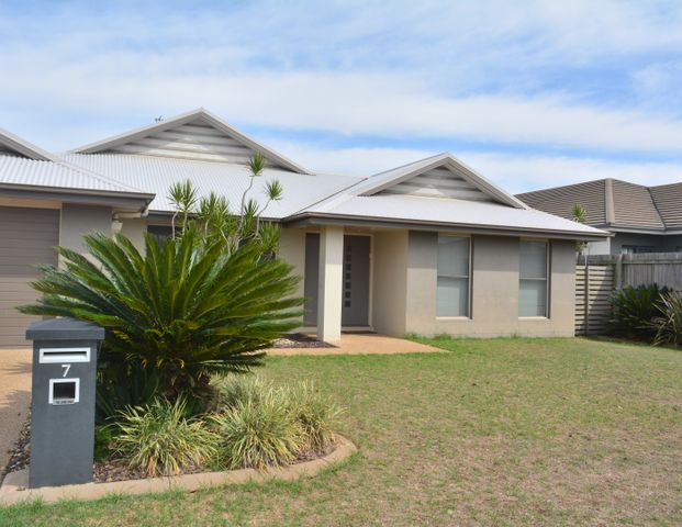7 Beardsworth Court, Middle Ridge QLD 4350 - House For Rent | Domain - Photo 1