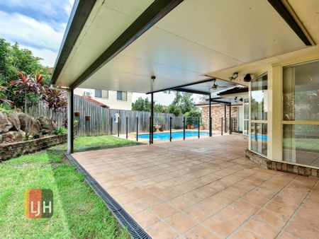 FAMILY FRIENDLY HOME w/ MEDIA ROOM/STUDY & INGROUND POOL ! - Photo 2