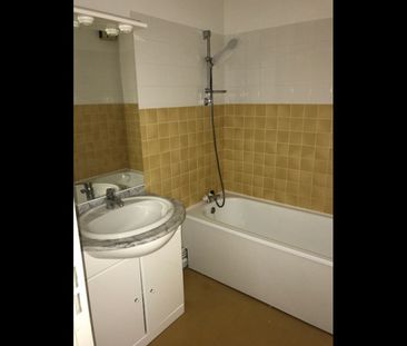 Location Appartement 4 pièces 88 m² Argenton-sur-Creuse - Photo 5