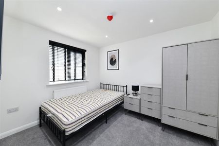 1 bedroom in a house share to rent - Photo 2