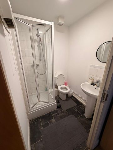 2 Bed Flat, City Gate House, IG2 - Photo 4