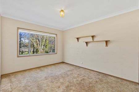 Spacious Family Home with Beautiful Outlook - Photo 5