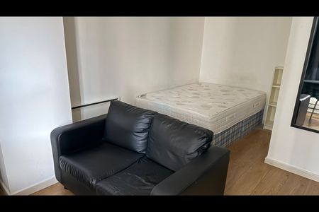 Studio Flat, Wellington St, LS1 - Photo 4