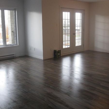 GRAND 5 1/2 A LOUER - Photo 3