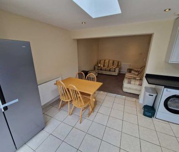 4 Bed Student Accommodation - Photo 3