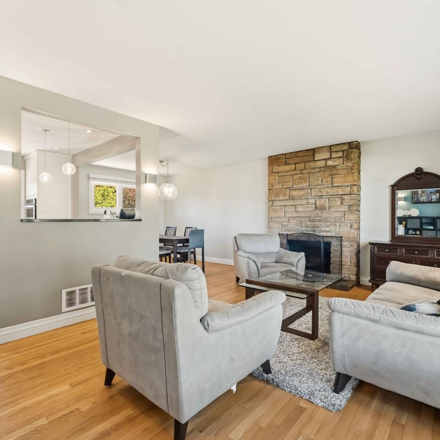 15 15 ULLSWATER Drive, K2H 5H3, Ontario - Photo 1