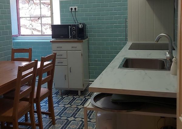 Alugamos quartos ou apartamento a meninas estudantes